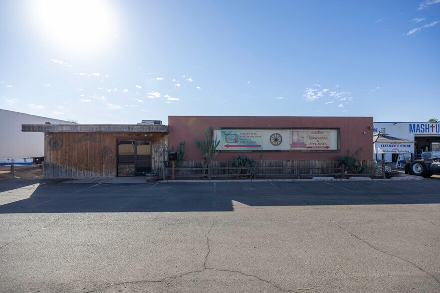 More Photos Of 655 W Cottonwood Ln, Casa Grande Showroom For Sale