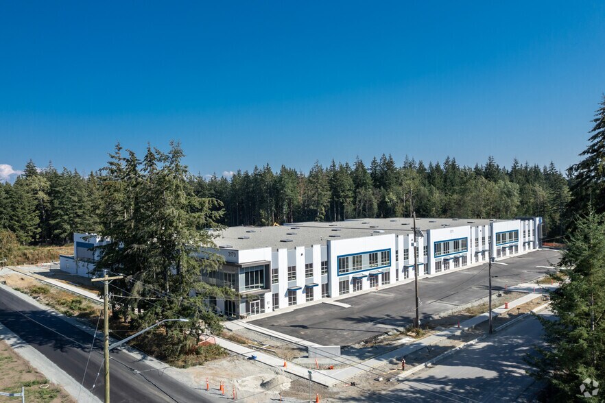More Photos Of 3170 194 St, Surrey Showroom For Sale