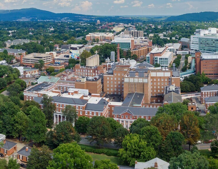 More Photos Of 2006 Stadium Rd, Charlottesville Apartments For Sale