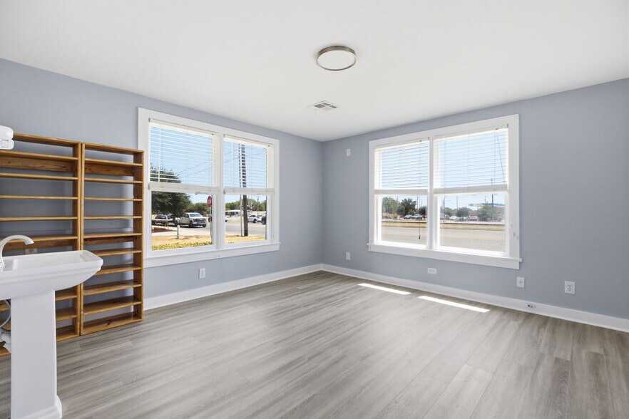 More Photos Of 208 E Hwy 79 St, Hutto Daycare Center For Lease