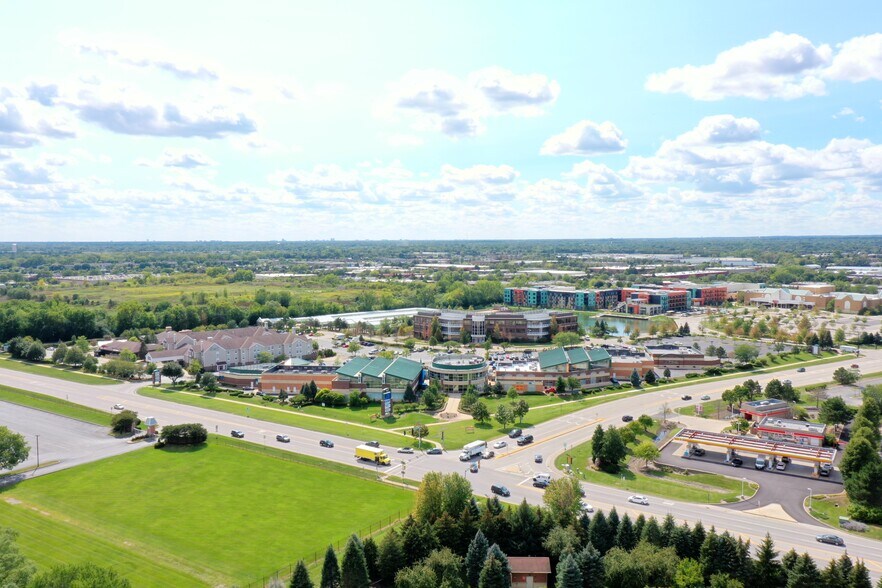 More Photos Of 215-295 Parkway Dr, Lincolnshire Unknown For Lease