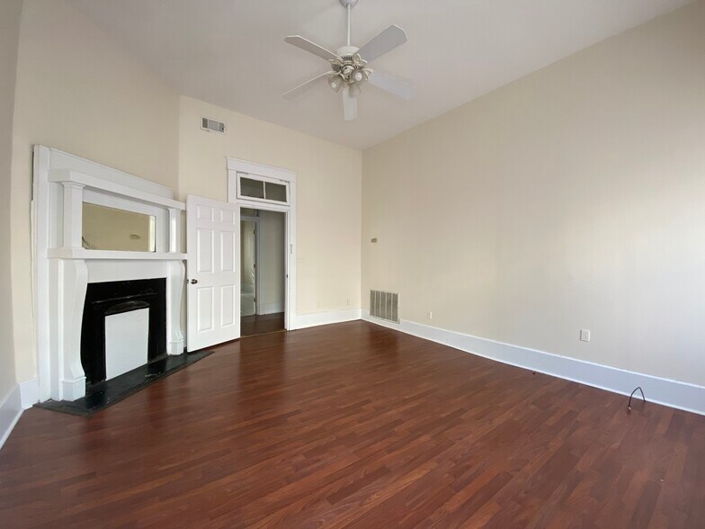 More Photos Of 1115 Whitaker St, Savannah Storefront Retail Residential For Sale
