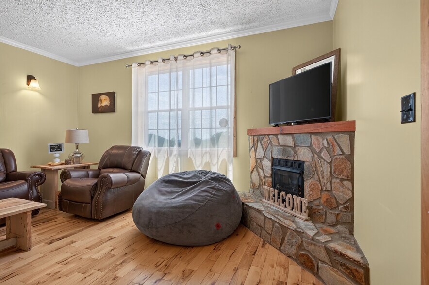 More Photos Of 639 Wagon Wheel Rd, Elk Creek Lodge Meeting Hall For Sale