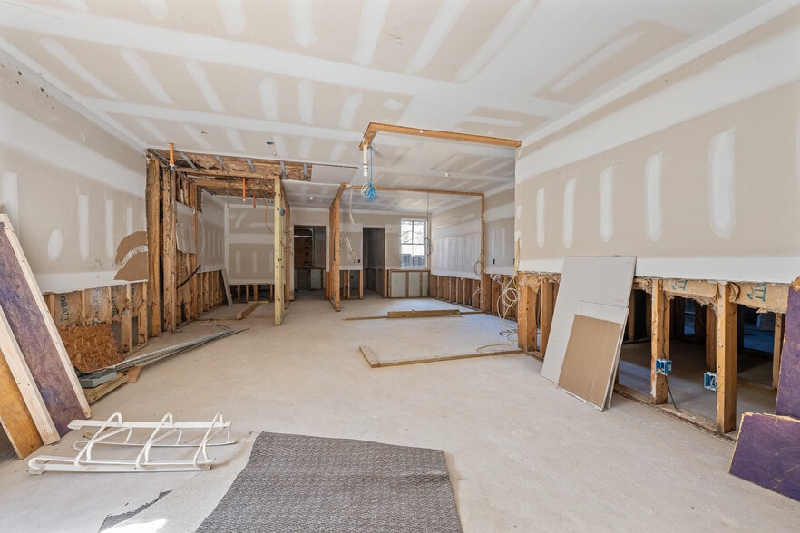 More Photos Of 711 Windsor St, Wilmington Apartments For Sale