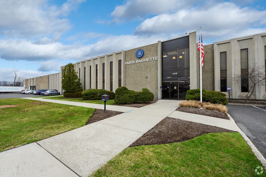Primary Photo Of 137-141 W Commercial Ave, Moonachie Warehouse For Lease