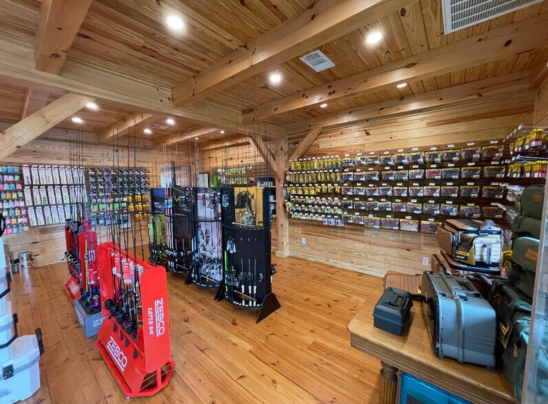 More Photos Of 104 MS-15, Pontotoc General Retail For Sale