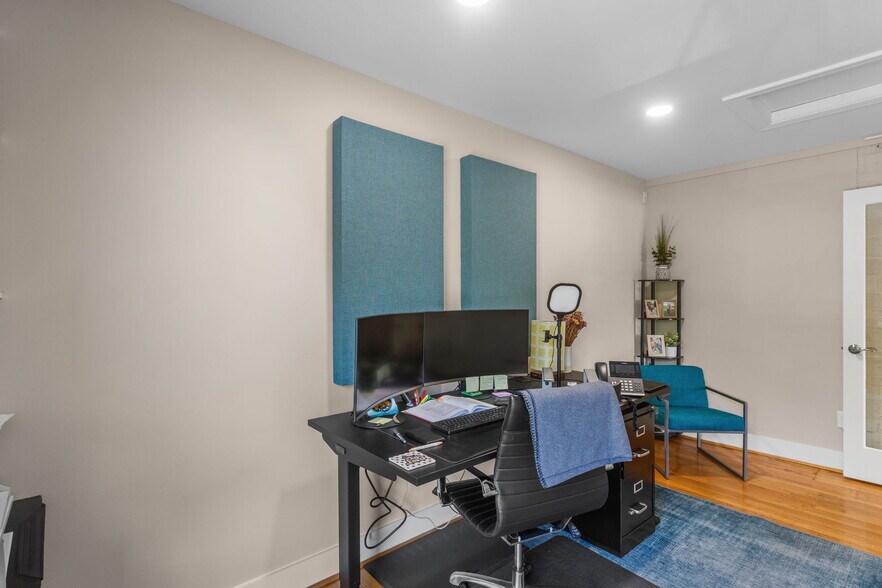 More Photos Of 380 E Market St, Harrisonburg Office For Lease