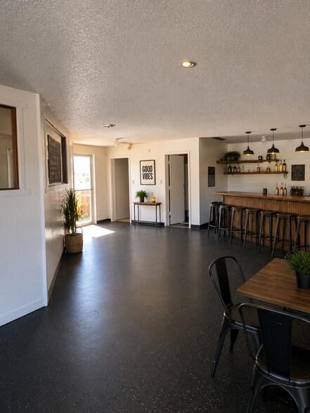 More Photos Of 311 Lake Mendocino Dr, Ukiah Bar For Lease