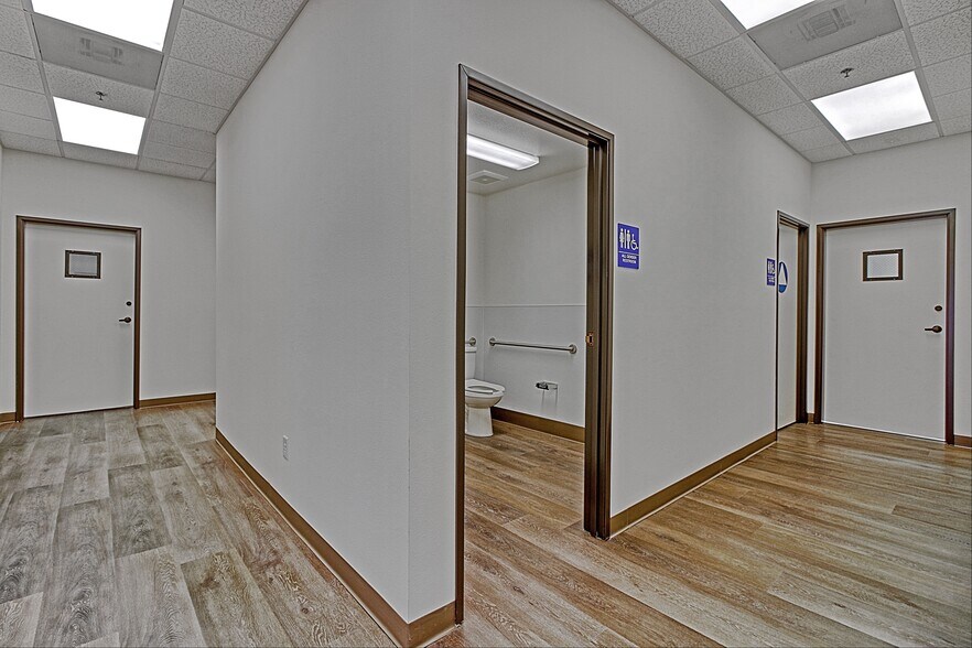 More Photos Of 4483 McGrath St, Ventura Service For Lease