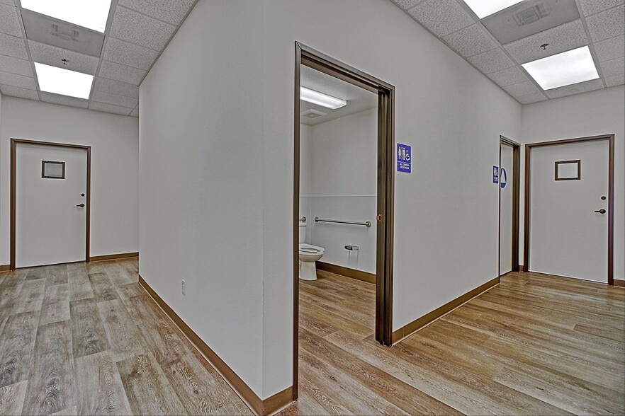 More Photos Of 4483 McGrath St, Ventura Service For Lease