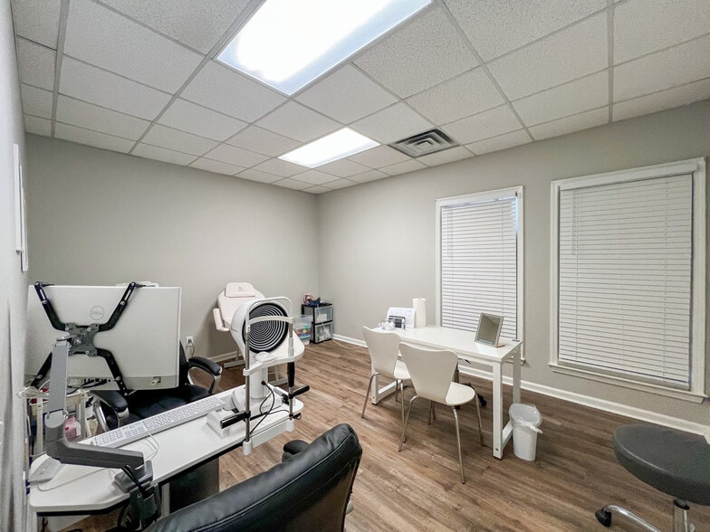 More Photos Of 200 Canyon Park Dr, Pelham Office For Lease