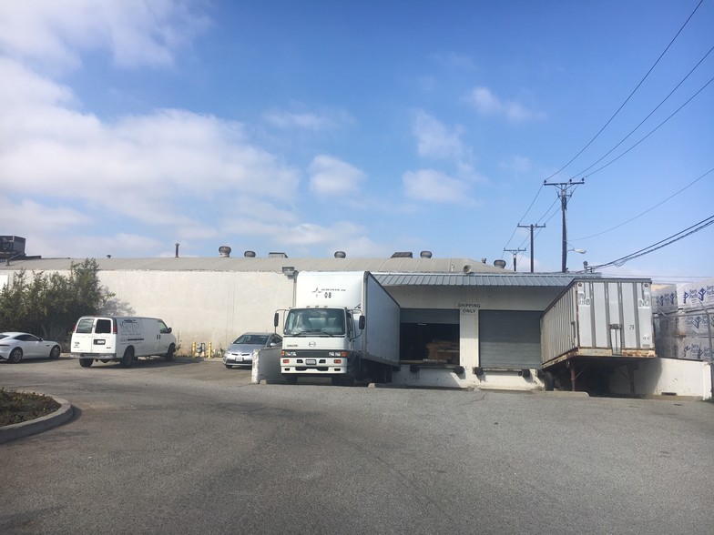 More Photos Of 711 E Rosecrans Ave, Los Angeles Manufacturing For Lease