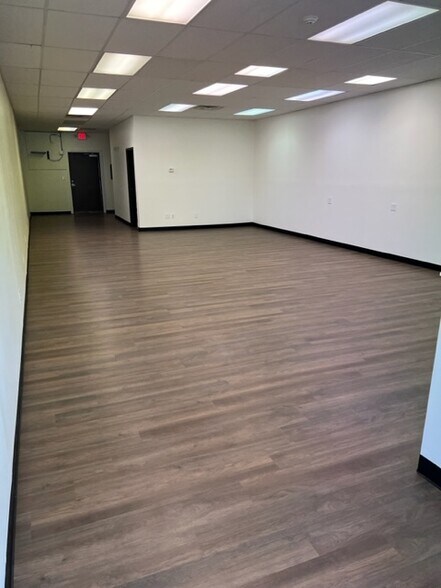 More Photos Of 1125 E Michigan Ave, Battle Creek Storefront Retail Office For Lease