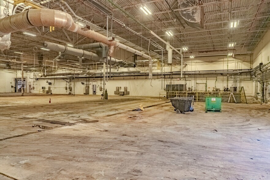 More Photos Of 4611 Wiseman Blvd, San Antonio Manufacturing For Sale