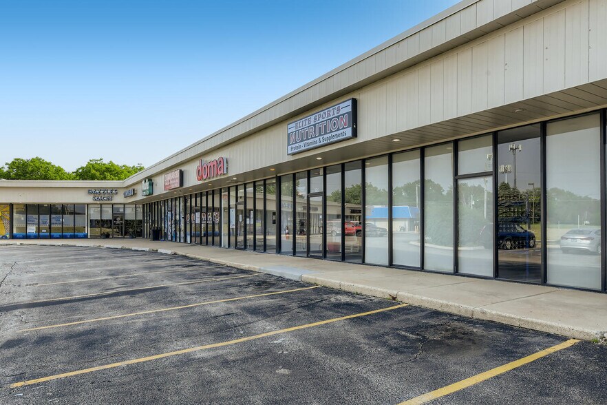 More Photos Of 805-845 N Roselle Rd, Schaumburg Unknown For Lease