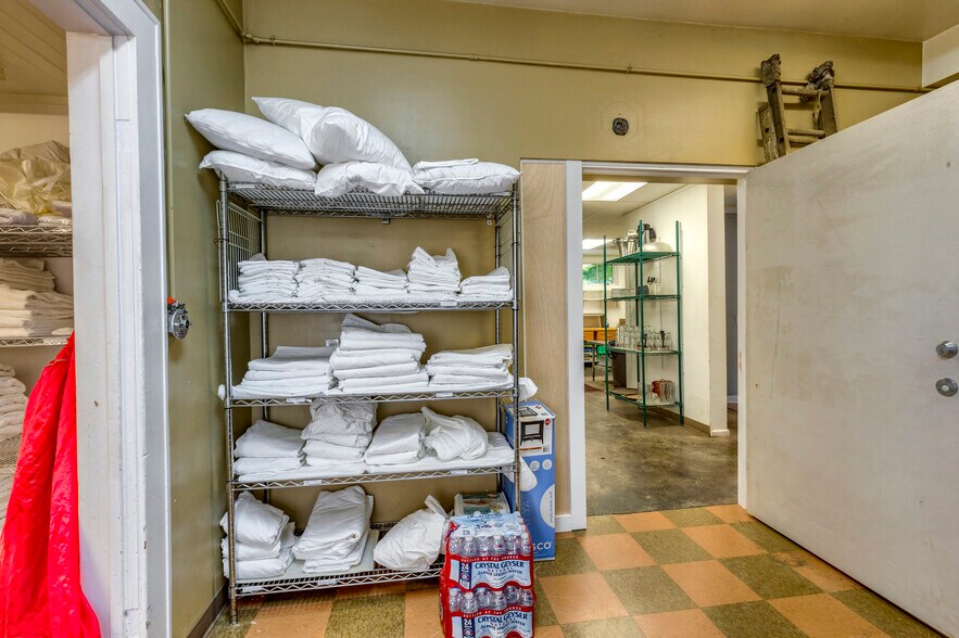 More Photos Of 240 E California St, Jacksonville Hotel For Sale