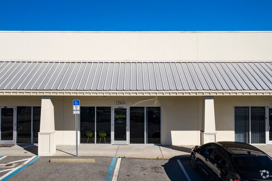 More Photos Of 12911-12921 N Nebraska Ave, Tampa Flex For Lease