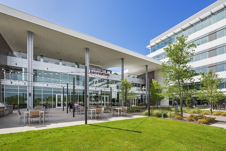 More Photos Of 14545 N Dallas Pky, Dallas Office For Lease