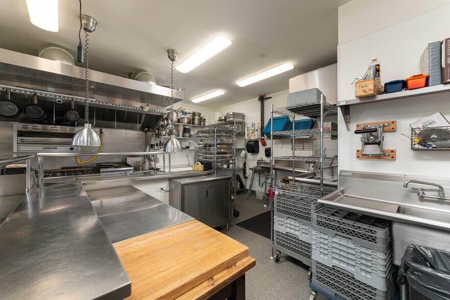 More Photos Of 115 N Washington St, Newberg Restaurant For Sale