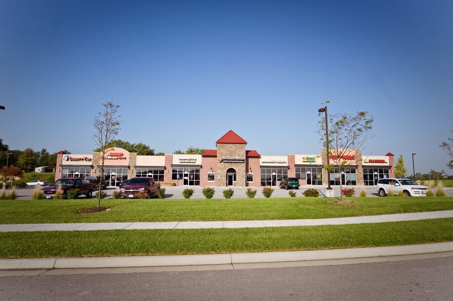 More Photos Of 9500-9586 N McGee St, Kansas City Freestanding For Lease