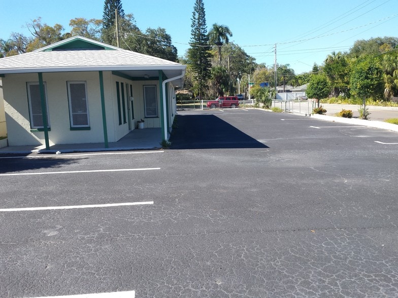 More Photos Of 1704 9th St W, Bradenton Storefront Retail Office For Lease