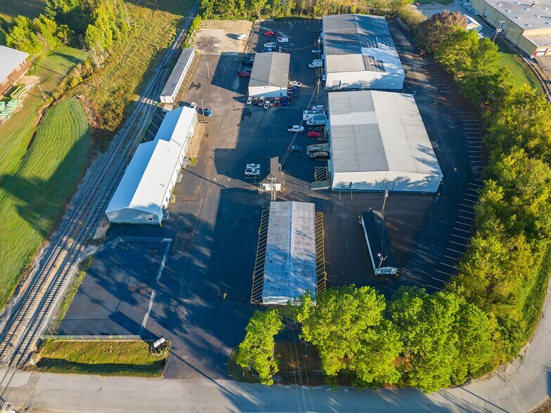 More Photos Of 123-139 Ragland Rd, Jackson Warehouse For Lease