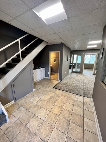 More Photos Of 4400 MacArthur Blvd NW, Washington Office For Sale