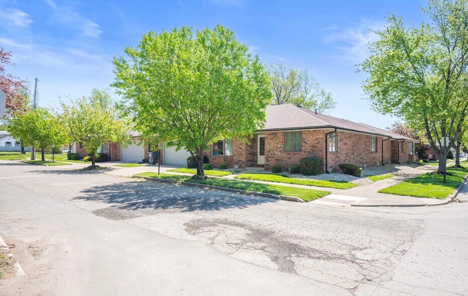 More Photos Of 714 College Dr, Anderson Apartments For Sale