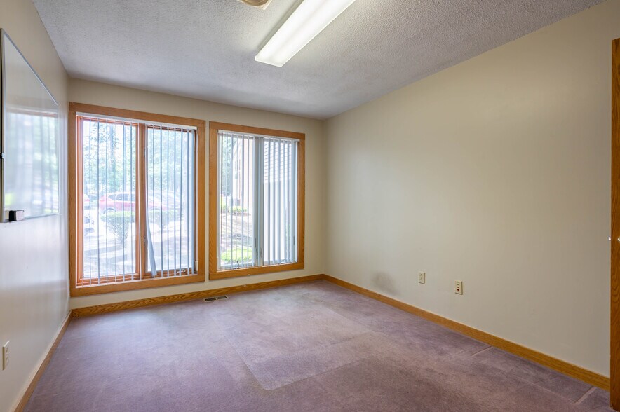 More Photos Of 74 Northeastern Blvd, Nashua Medical For Sale