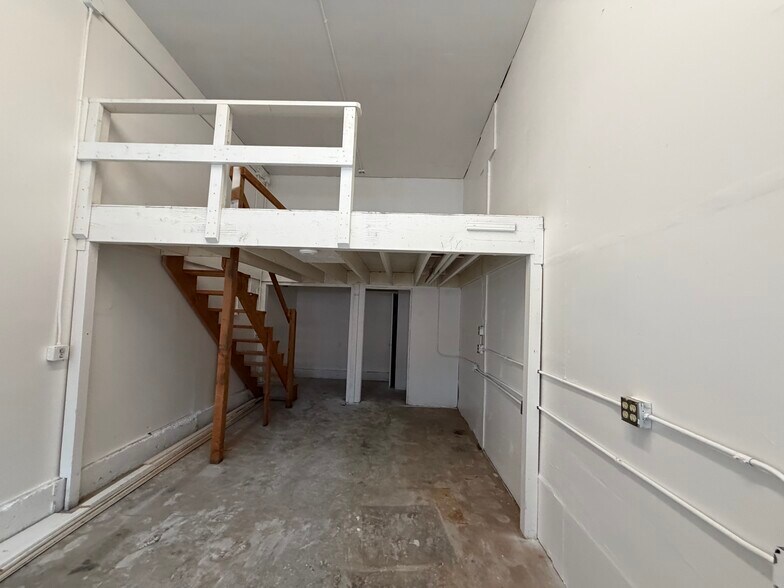 More Photos Of 8467 Speckled Ave, Kings Beach Industrial For Lease
