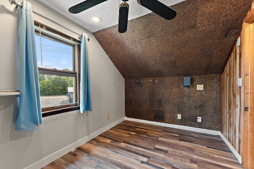 More Photos Of 755 Chicago St, Valparaiso General Retail For Sale