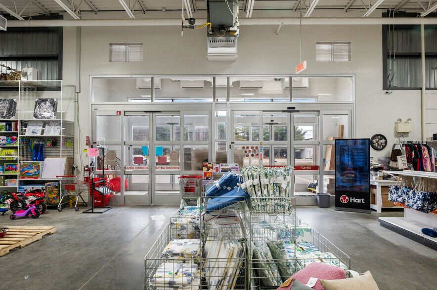 More Photos Of 2145 Boul Louis-Fréchette, Nicolet Department Store For Sale