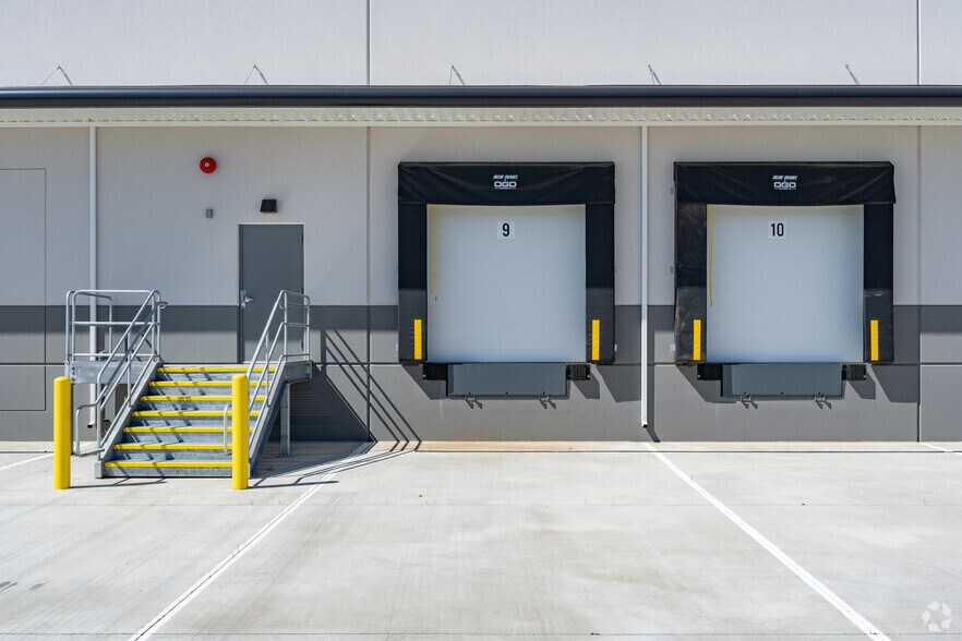 More Photos Of 115 Devlin Rd, Napa Warehouse For Lease