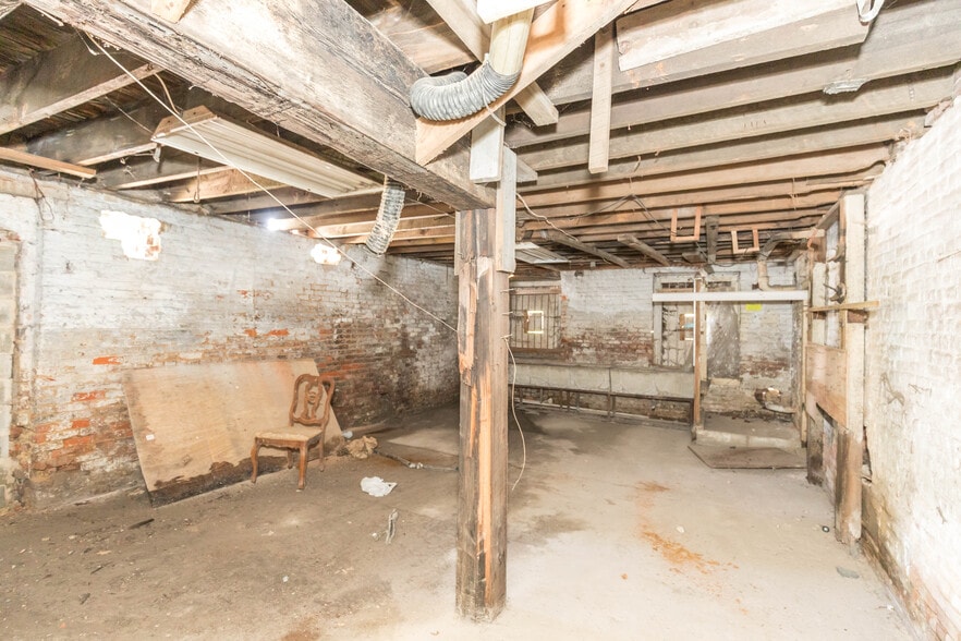 More Photos Of 1340 W Main St, Wytheville Loft Creative Space For Sale