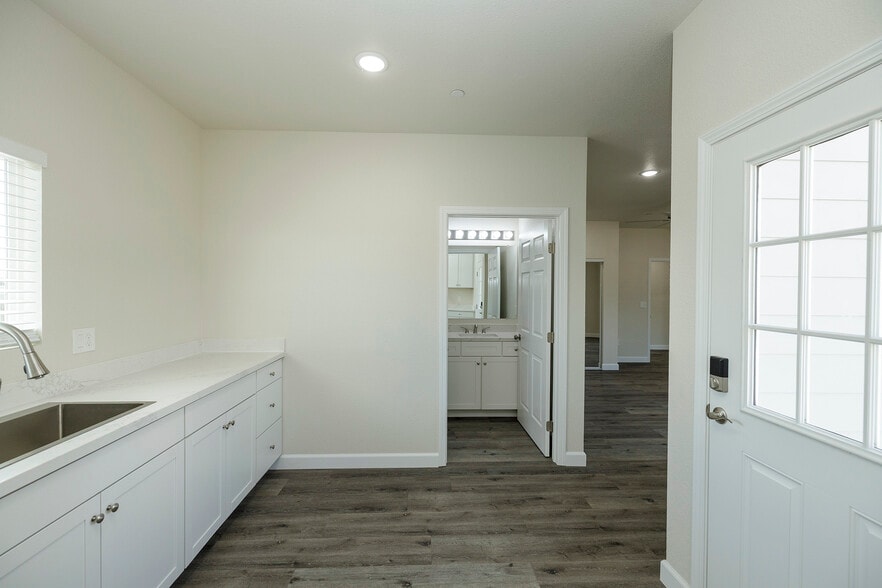 More Photos Of 720 N 2nd St, Patterson Specialty For Sale