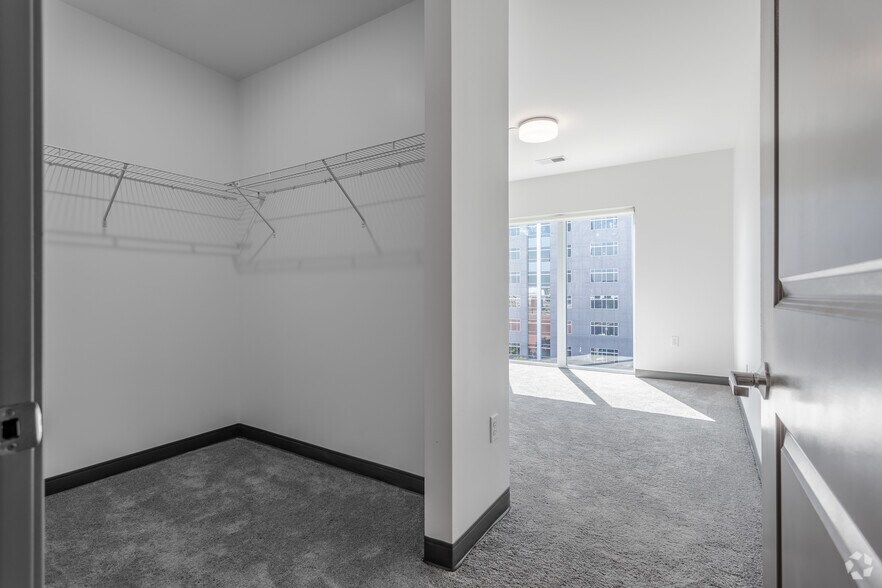 More Photos Of 366 E Broad St, Columbus Apartments For Lease