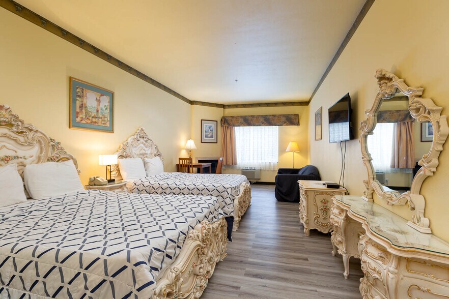 More Photos Of 550 SE Highway 101, Lincoln City Hotel For Sale