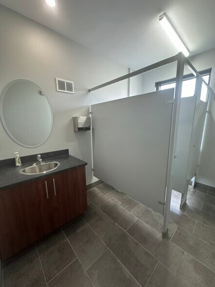 More Photos Of 1296 Carling Ave, Ottawa Office For Lease