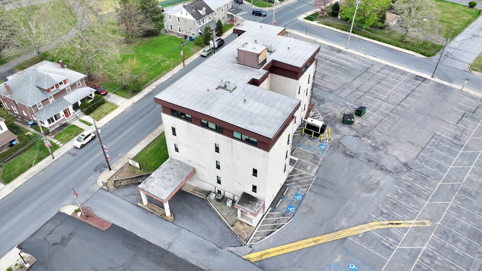 More Photos Of 2014 Laubach Ave, Northampton Office For Sale