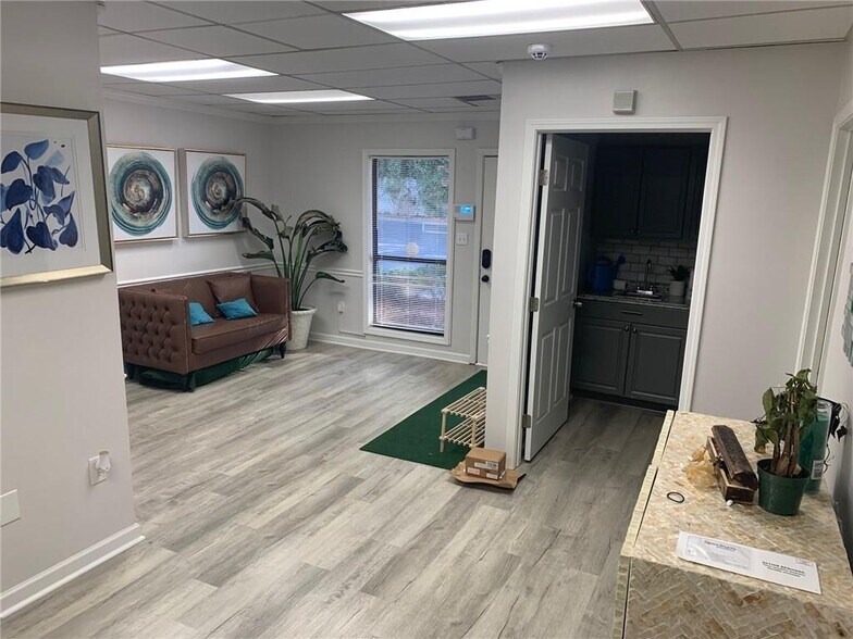 More Photos Of 875 Old Roswell Rd, Roswell Office For Sale