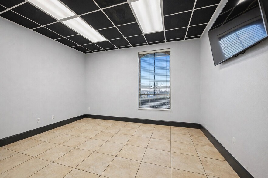 More Photos Of 4632 Pontchartrain Dr, Slidell Flex For Sale