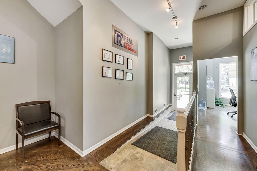 More Photos Of 2636 N Lincoln Ave, Chicago Apartments For Lease