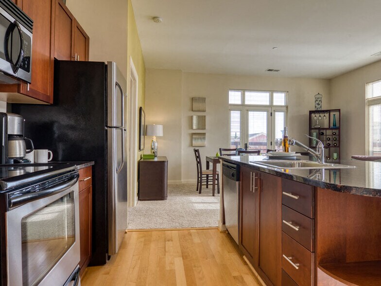 More Photos Of 670 Downey Green, Hampton Apartments For Sale