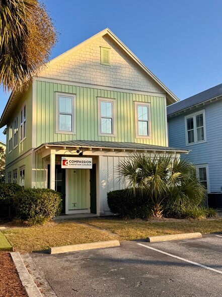 More Photos Of 14 Palmetto Way, Bluffton Office For Sale