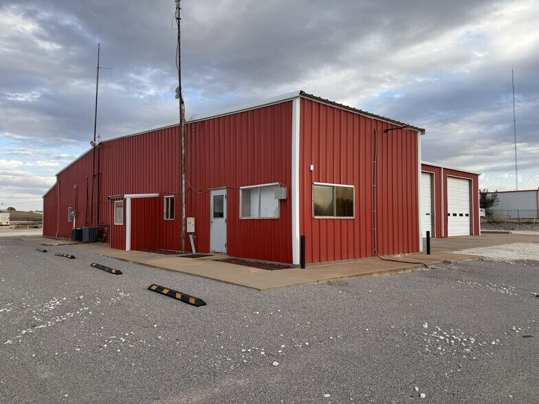 More Photos Of 110 W Twelfth St, Ringwood Warehouse For Sale