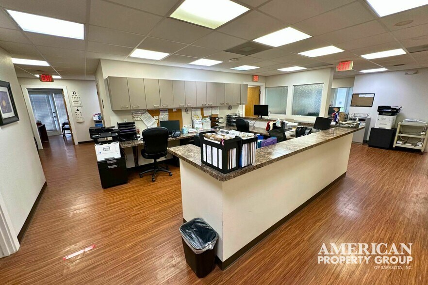 More Photos Of 7013 S Tamiami Trl, Sarasota Office For Sale