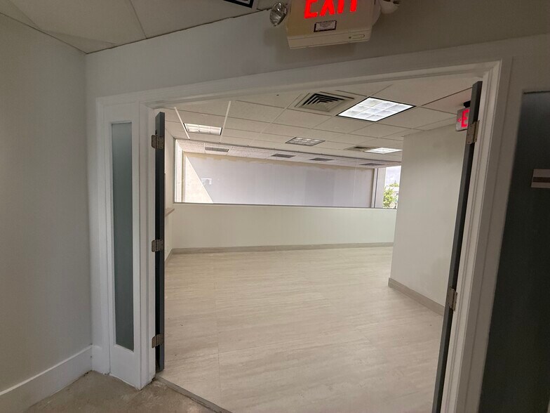 More Photos Of 2434 Hollywood Blvd, Hollywood Office For Sale