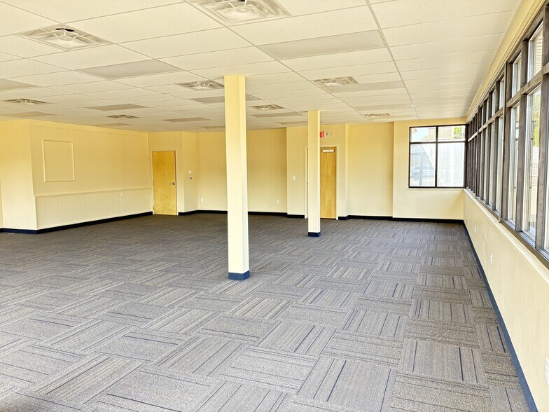 More Photos Of 2929 Cleveland Ave S, Canton Restaurant For Lease