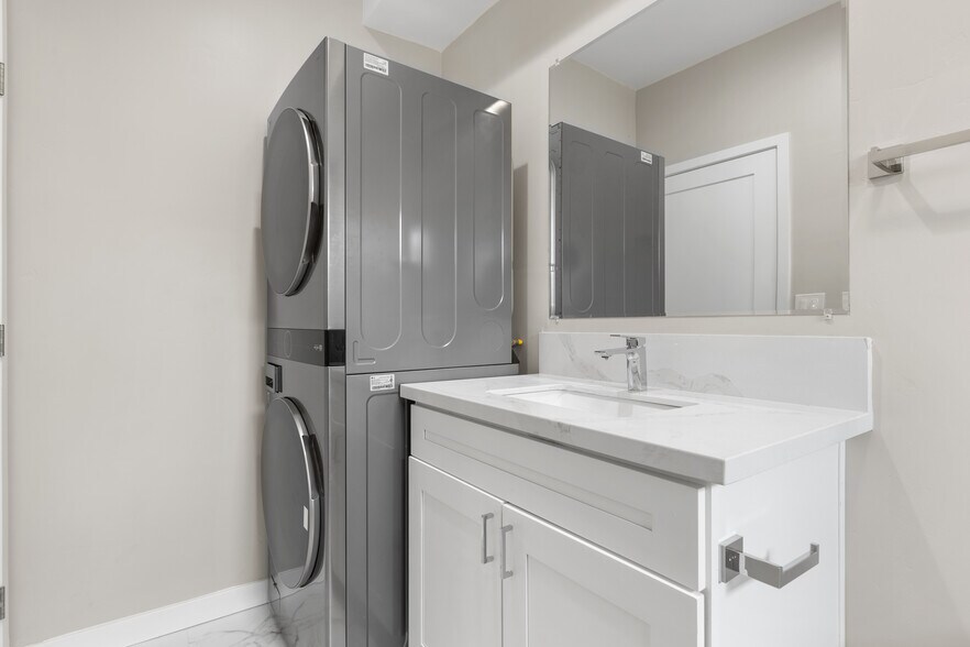 More Photos Of 6144 Pontiac St, San Diego Apartments For Sale