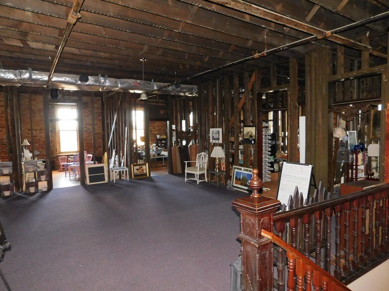 More Photos Of 701 Main St, Dresden Storefront For Lease